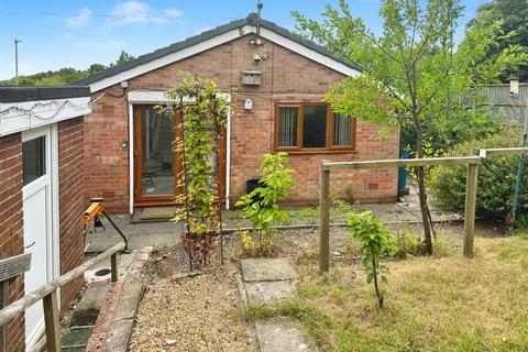 2 bedroom detached bungalow to rent, Westmorland Close, Biddulph