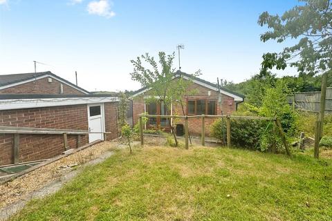 2 bedroom detached bungalow to rent, Westmorland Close, Biddulph
