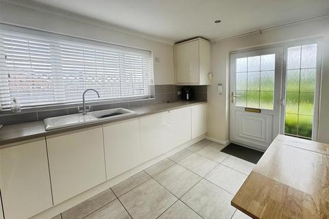 2 bedroom detached bungalow to rent, Westmorland Close, Biddulph