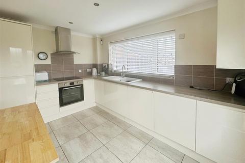 2 bedroom detached bungalow to rent, Westmorland Close, Biddulph
