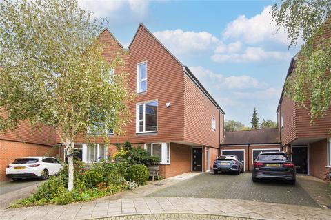Spa Crescent, Tunbridge Wells, Kent, TN4