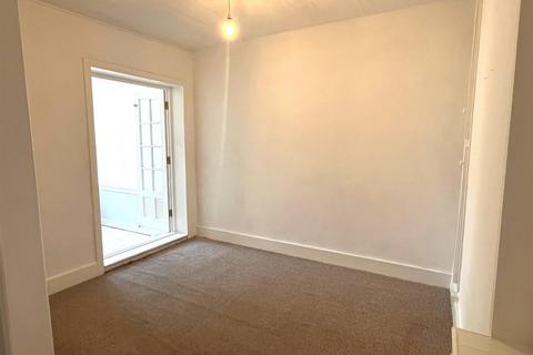 9 East Cliff, Folkestone, CT19 6BU