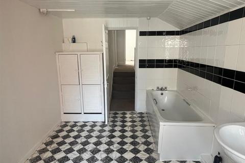 9 East Cliff, Folkestone, CT19 6BU