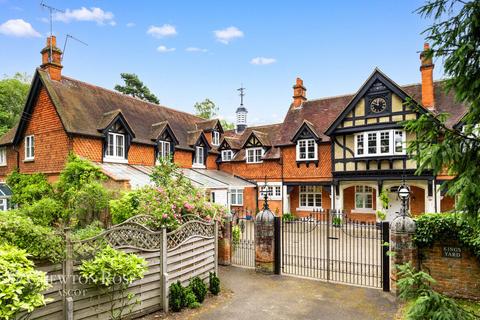 Kings Yard, Prince Albert Drive, Ascot