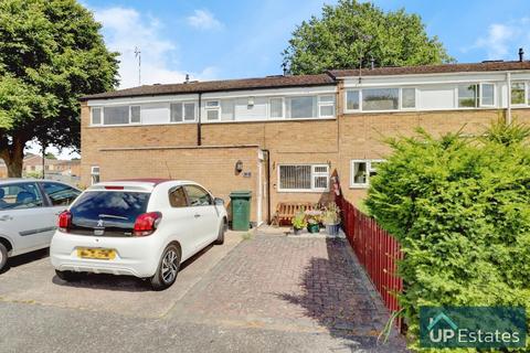 3 bedroom terraced house for sale, Brisbane Close, Cheylesmore, Coventry
