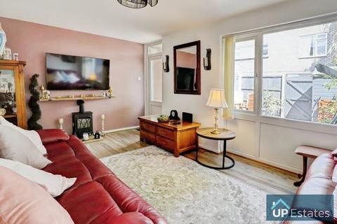 3 bedroom terraced house for sale, Brisbane Close, Cheylesmore, Coventry