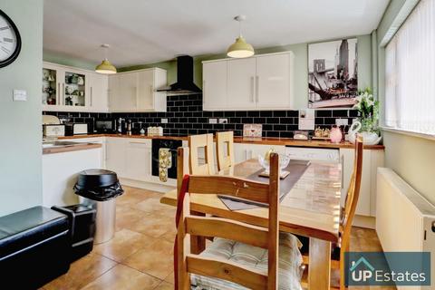 3 bedroom terraced house for sale, Brisbane Close, Cheylesmore, Coventry