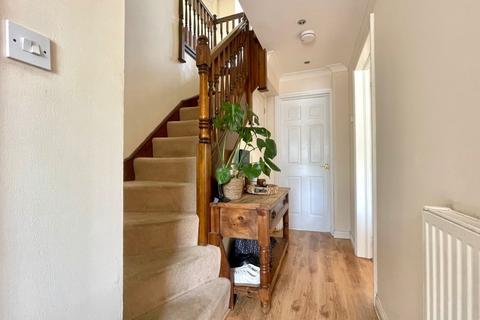 undefined, 2 Mayfield Gardens, Milnathort, KY13