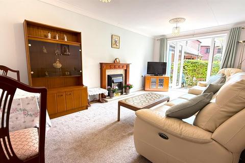 2 bedroom retirement property for sale, Grosvenor Court, Kings Norton B38