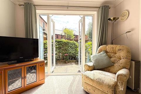 2 bedroom retirement property for sale, Grosvenor Court, Kings Norton B38