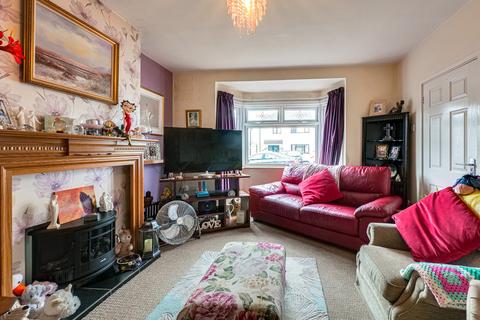 3 bedroom semi-detached house for sale, Brendon Way, Westcliff-on-sea, SS0