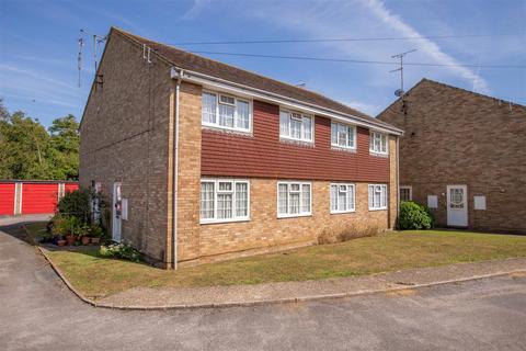 2 bedroom flat for sale, Walton Close, Worthing