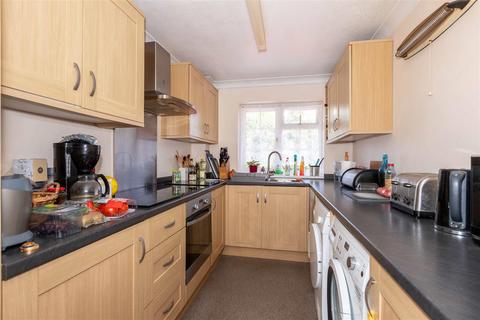 2 bedroom flat for sale, Walton Close, Worthing