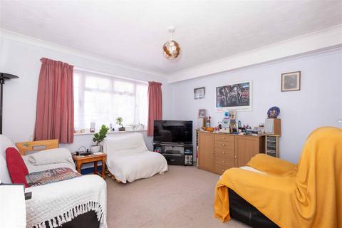 2 bedroom flat for sale, Walton Close, Worthing
