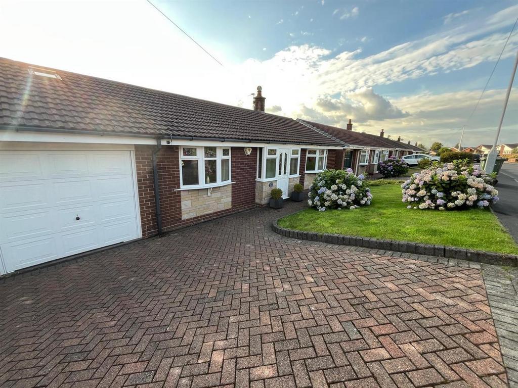 salisbury-drive-dukinfield-sk16-3-bed-detached-bungalow-320-000