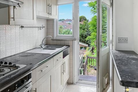 2 bedroom maisonette for sale, Castleton Avenue, Bexleyheath DA7