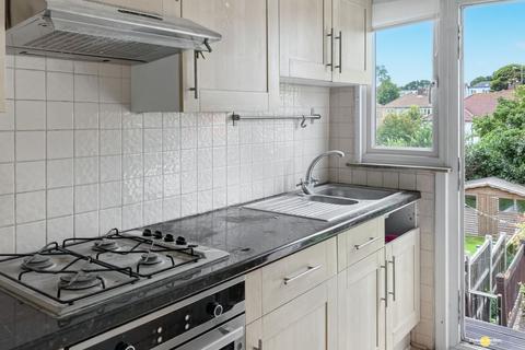 2 bedroom maisonette for sale, Castleton Avenue, Bexleyheath DA7