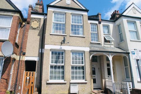 Studio to rent, Russell Road, London, Greater London, NW9