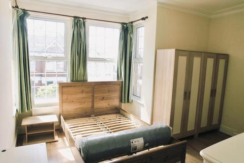 Studio to rent, Russell Road, London, Greater London, NW9