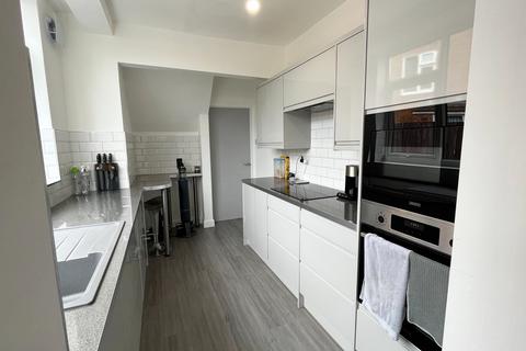 3 bedroom semi-detached house to rent, Northdene Road, Leicester LE2