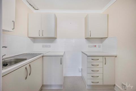 1 bedroom retirement property for sale, Parklands Court, Sketty, Swansea