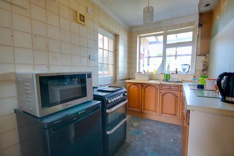 3 bedroom semi-detached house for sale, SHOLING! NO FORWARD CHAIN! SOUTHERLY ASPECT REAR GARDEN!