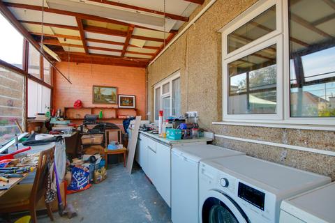 3 bedroom semi-detached house for sale, SHOLING! NO FORWARD CHAIN! SOUTHERLY ASPECT REAR GARDEN!