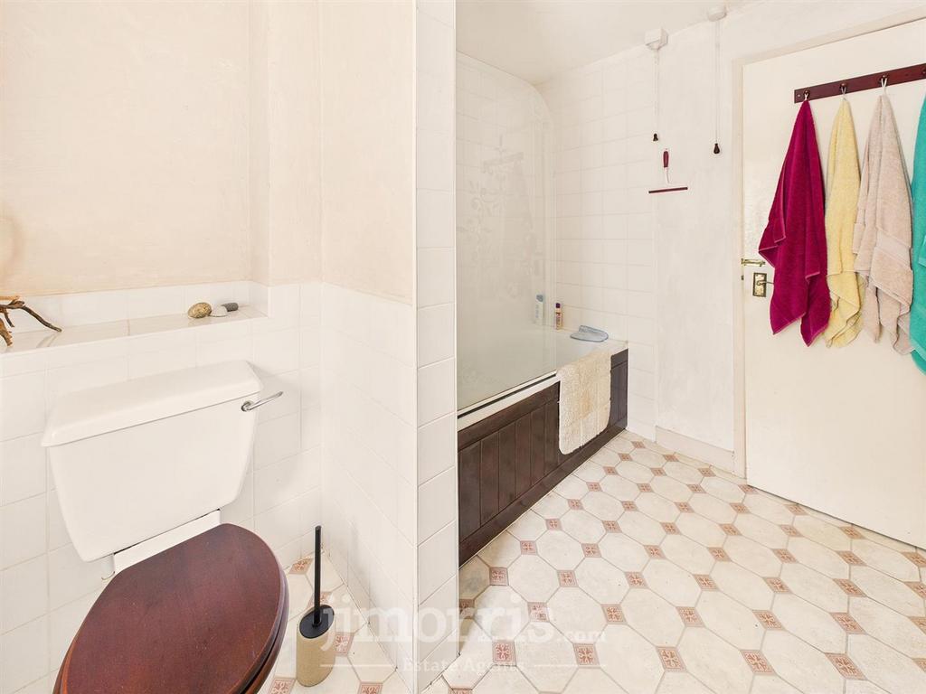 CAM05297 G0-PR0069-STILL004.jpg