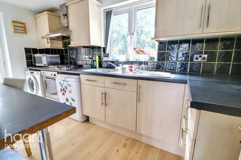 3 bedroom semi-detached house for sale, Harrowden Road, Doncaster