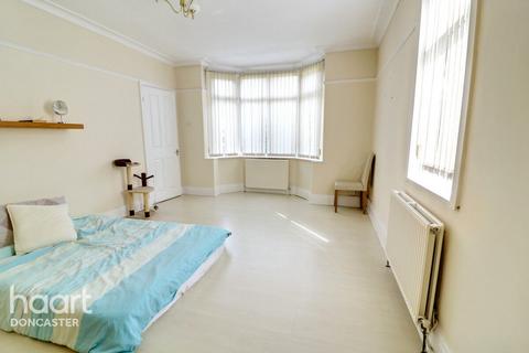 3 bedroom semi-detached house for sale, Harrowden Road, Doncaster