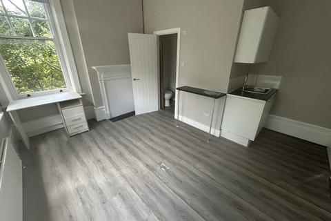 Studio to rent, Hornsey Lane, London N6