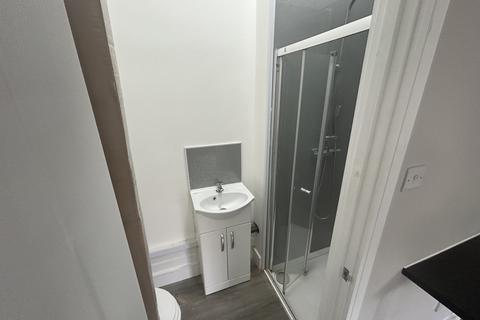 Studio to rent, Hornsey Lane, London N6