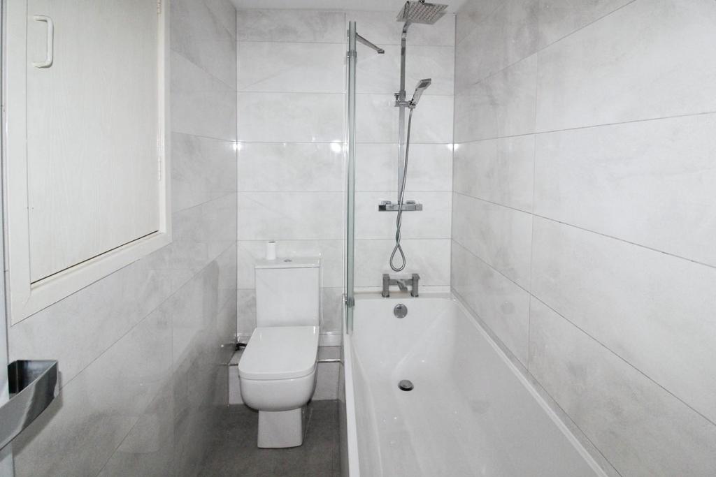 Bathroom  / wc: