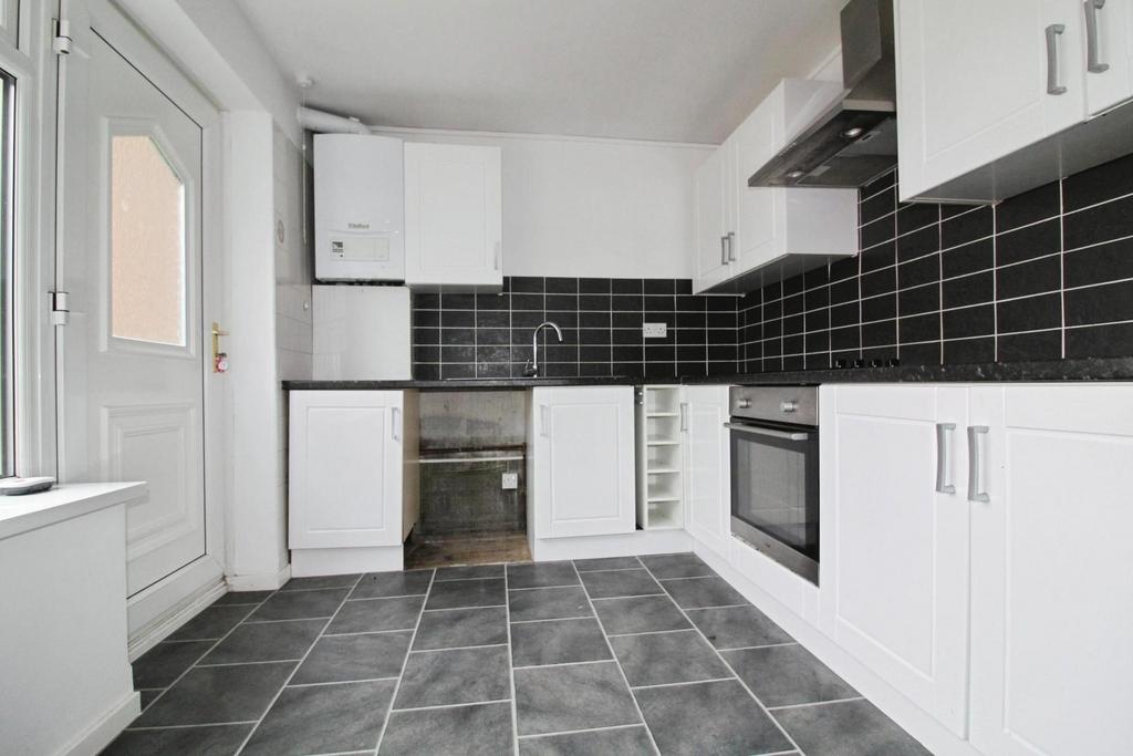 Fitted dining kitchen: