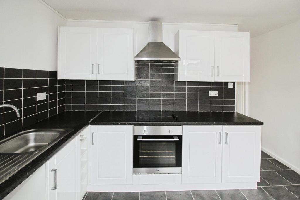 Fitted dining kitchen: