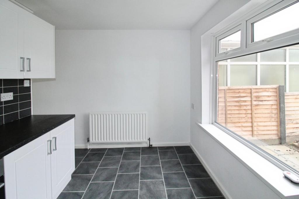 Fitted dining kitchen:
