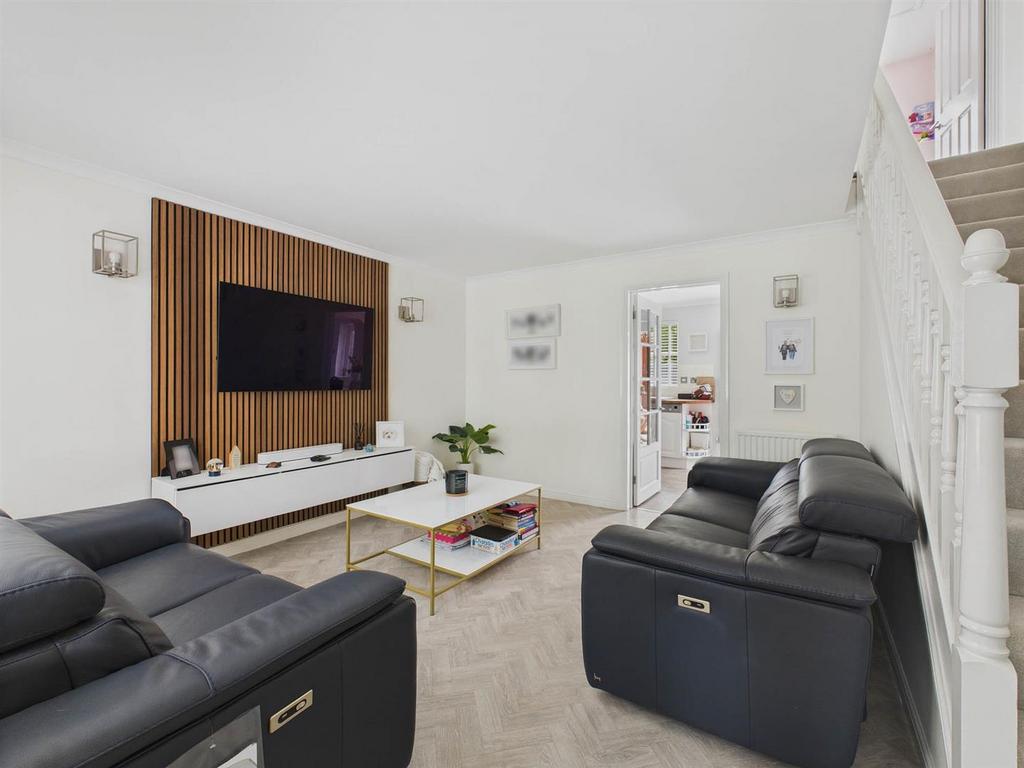 CAM02541 G0-PR0501-STILL010.jpg