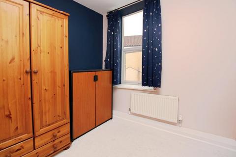 2 bedroom flat to rent, Belton Road, Bristol BS5