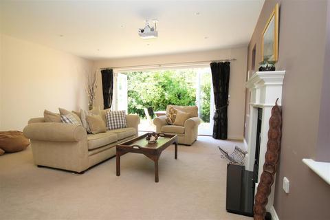 4 bedroom detached house to rent, Wallace Drive, Eaton Bray