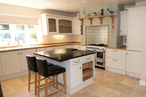 4 bedroom detached house to rent, Wallace Drive, Eaton Bray