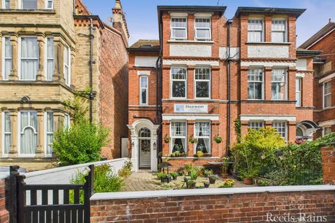 9 bedroom end of terrace house for sale, Vernon Road, East Yorkshire YO15