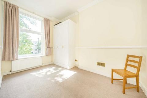 2 bedroom flat for sale, Cedars Road, London SW4