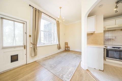 2 bedroom flat for sale, Cedars Road, London SW4