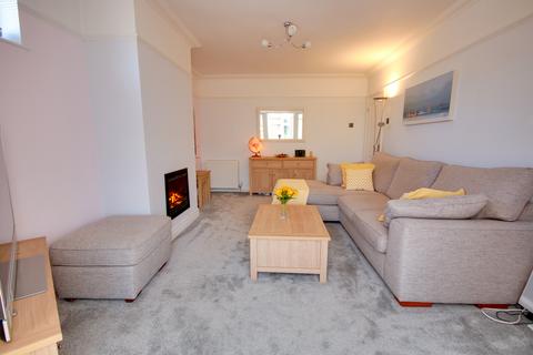 2 bedroom detached bungalow for sale, BITTERNE! GORGEOUS PRESENTATION! BEAUTIFUL GARDEN!