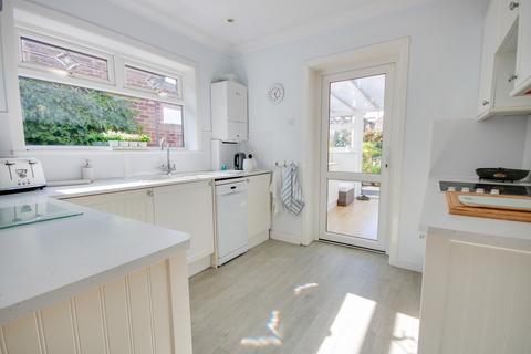 2 bedroom detached bungalow for sale, BITTERNE! GORGEOUS PRESENTATION! BEAUTIFUL GARDEN!