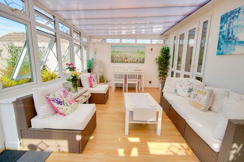 2 bedroom detached bungalow for sale, BITTERNE! GORGEOUS PRESENTATION! BEAUTIFUL GARDEN!