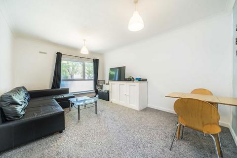 2 bedroom flat for sale, Hopton Road, London SW16