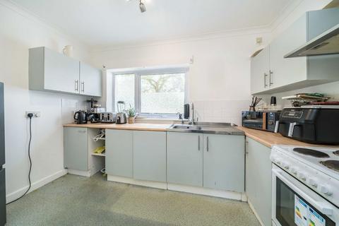 2 bedroom flat for sale, Hopton Road, London SW16