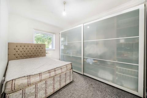 2 bedroom flat for sale, Hopton Road, London SW16