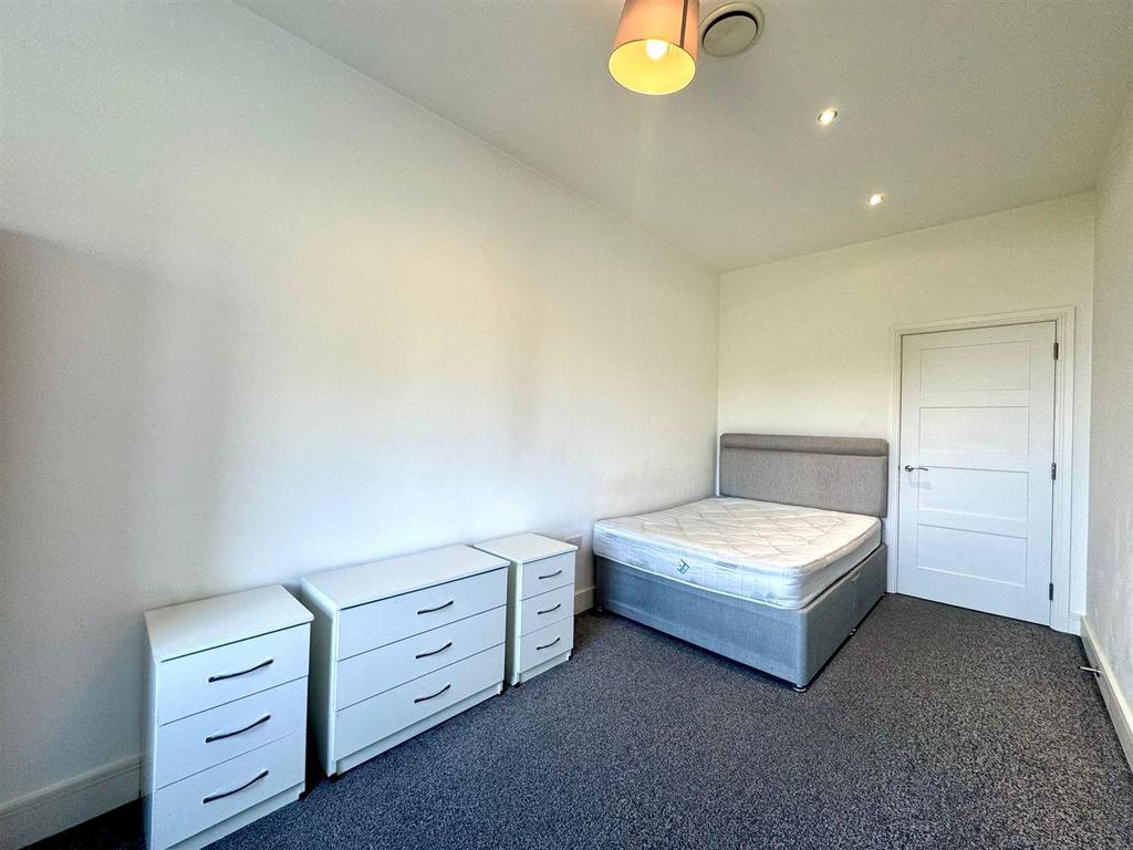 Bedroom pic 1.jpeg